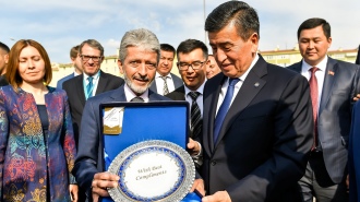 AYTMATOV ANITINI ZİYARET ETTİLER