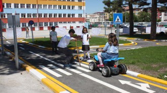 OKUL BAHÇESİNE ''TRAFİK EĞİTİM ALANI''