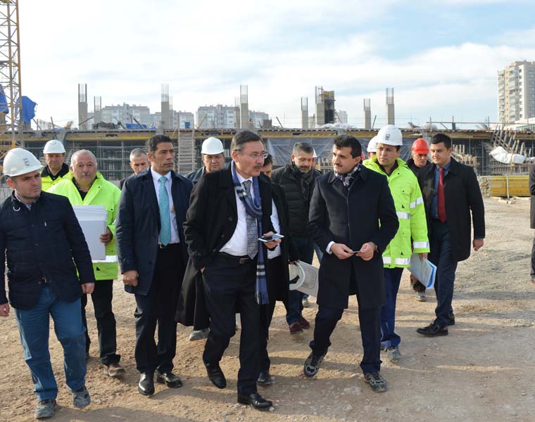 BAŞKAN GÖKÇEK, ERYAMAN STADI İNŞAATINI DENETLEDİ