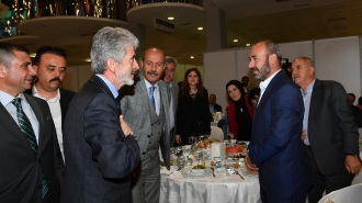 BAŞKAN TUNA, BÜYÜKŞEHİR BELEDİYE MECLİSİ ÜYELERİYLE İFTARDA BULUŞTU