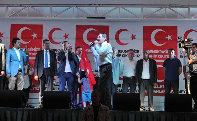 ONBİNLERCE BAŞKENTLİ'DEN, DEMOKRASİNÖBETİNE DEVAM