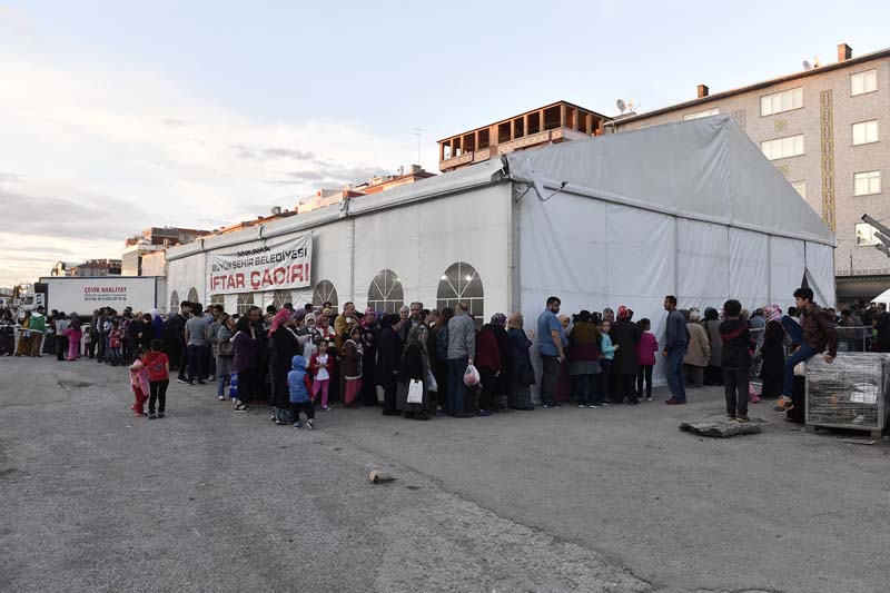 BÜYÜKŞEHİR’İN “EV TADINDA” İFTAR SOFRALARI