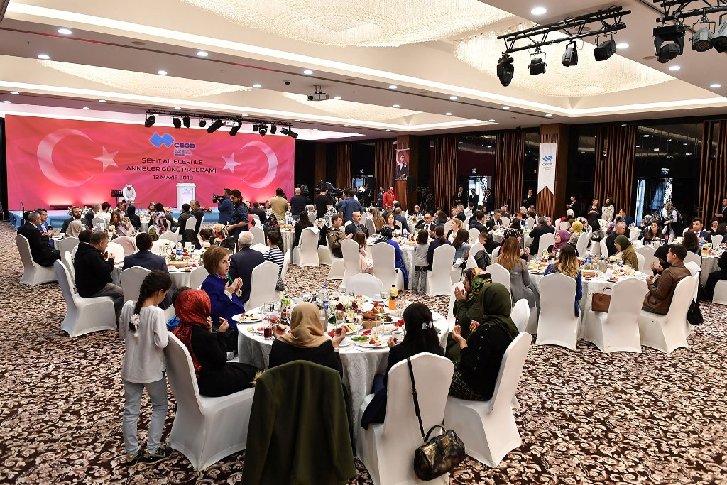 BAŞKAN TUNA, ŞEHİT AİLELERİYLE, ŞEHİT ANNELERİYLE
