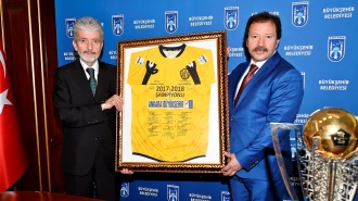 ANKARAGÜCÜ ZAFER SEVİNCİNİ BAŞKAN TUNA İLE PAYLAŞTI
