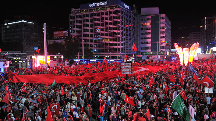 ANKARA'DA DEMOKRASİ NÖBETİ DEVAM EDİYOR