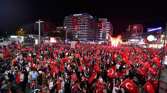 24.GÜNDE DE BİNLERCE BAŞKENTLİ "DEMOKRASİ NÖBETİ"NDE