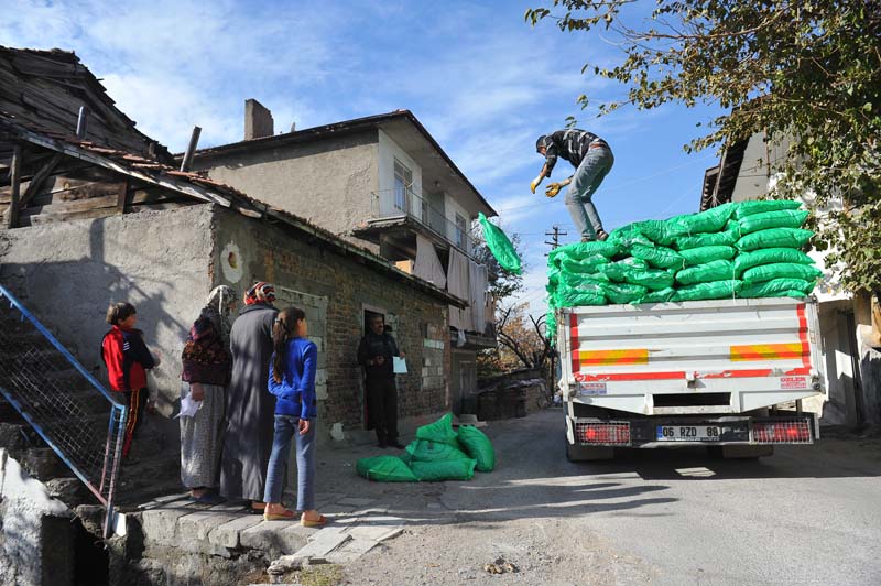 BÜYÜKŞEHİR’DEN İHTİYAÇ SAHİPLERİNE YAKACAK DESTEĞİ