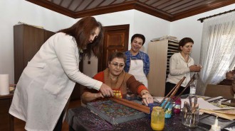 SUYUN RENKLERLE DANSI; EBRU