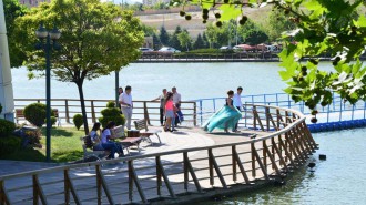 YAZ SICAKLARINDA, PARK SERİNLİĞİ
