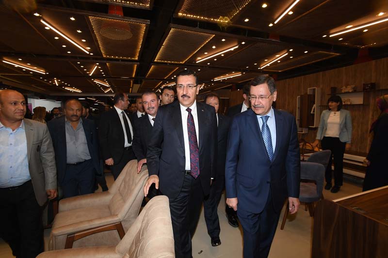 TÜRKİYE'NİN EN BÜYÜK MOBİLYA AVM'Sİ AÇILDI
