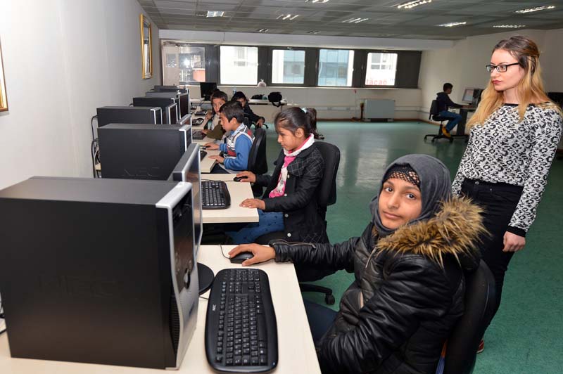BÜYÜKŞEHİR’DEN, SIĞINMACI ÇOCUKLARA TÜRKÇE DERSİ