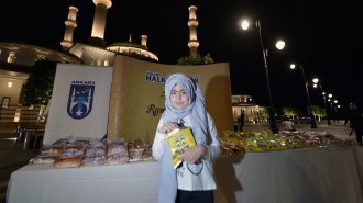 ¬HALK EKMEK’TEN TERAVİH İKRAMI
