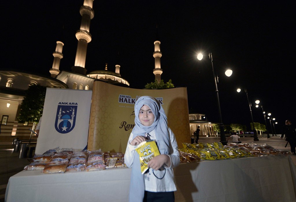 ¬HALK EKMEK’TEN TERAVİH İKRAMI