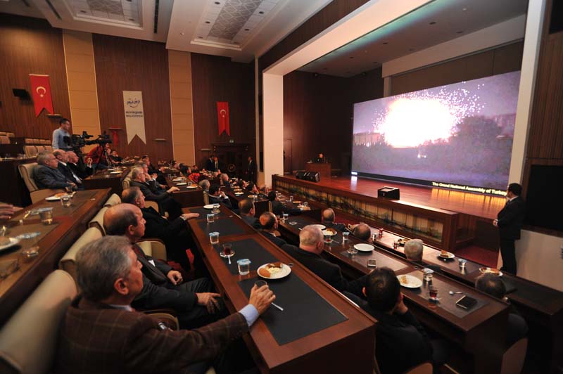 BAŞKAN GÖKÇEK’TEN, MECLİS ÜYELERİNE 15 TEMMUZ SUNUMU