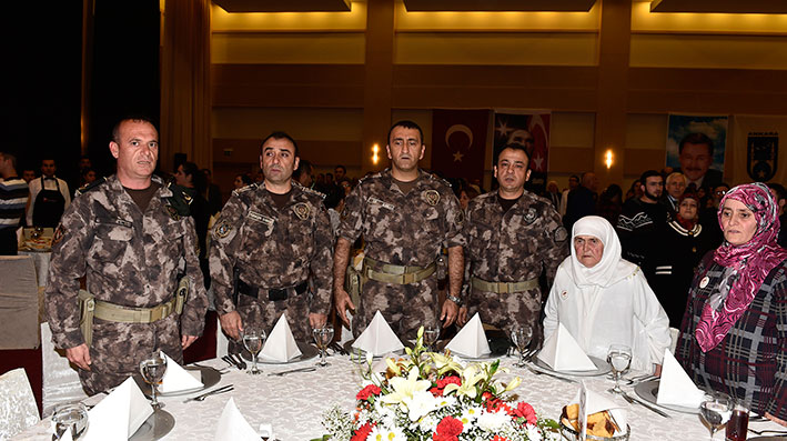 BAŞKAN GÖKÇEK 15 TEMMUZ ŞEHİTLERİ YAKINLARI İLE BİR ARAYA GELDİ