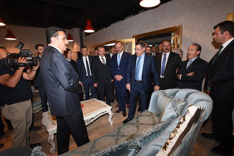 TÜRKİYE'NİN EN BÜYÜK MOBİLYA AVM'Sİ AÇILDI
