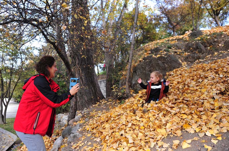 BAŞKENT PARKLARINDA GÜZ GÜZELLİĞİ
