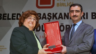 BAŞKAN TUNA EN BEĞENİLEN BELEDİYE BAŞKANI