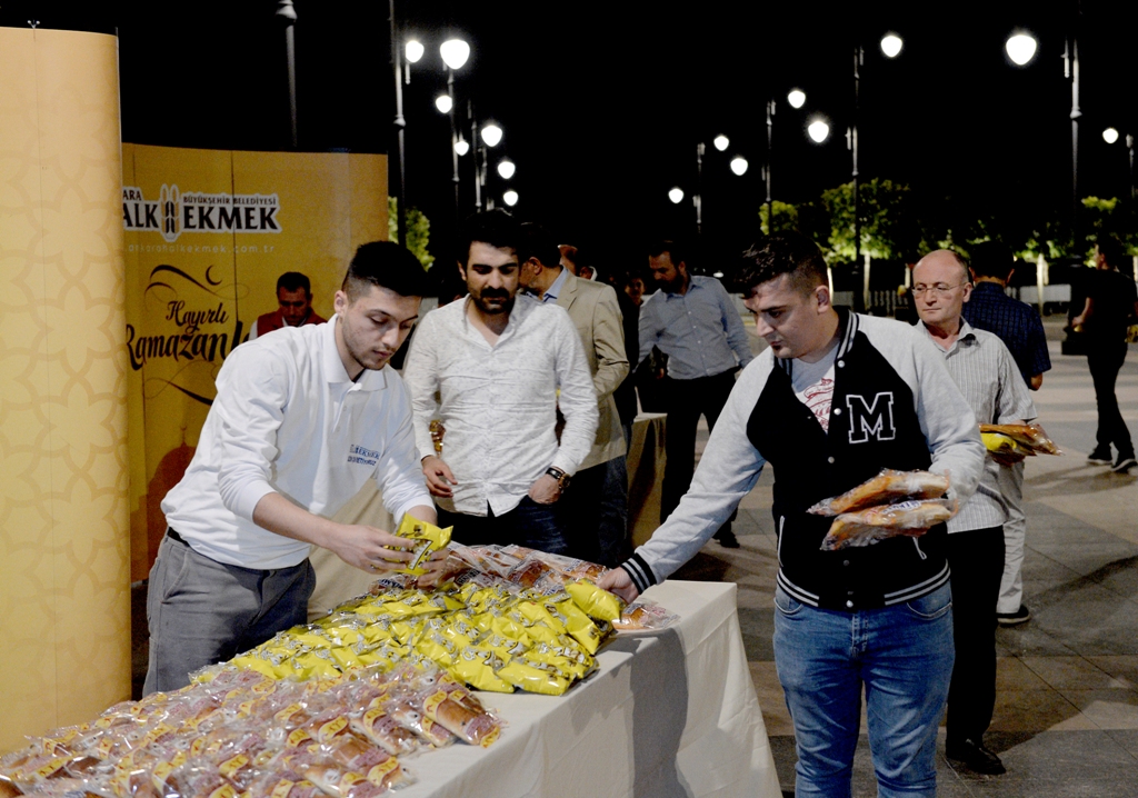 ¬HALK EKMEK’TEN TERAVİH İKRAMI