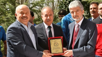 BAŞKAN TUNA’DAN, ŞAMPİYONLARA “MORAL ZİYARETİ”