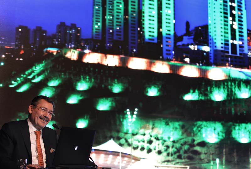 GÖKÇEK, GENÇLERE KENTSEL DÖNÜŞÜM PROJELERİNİ ANLATTI