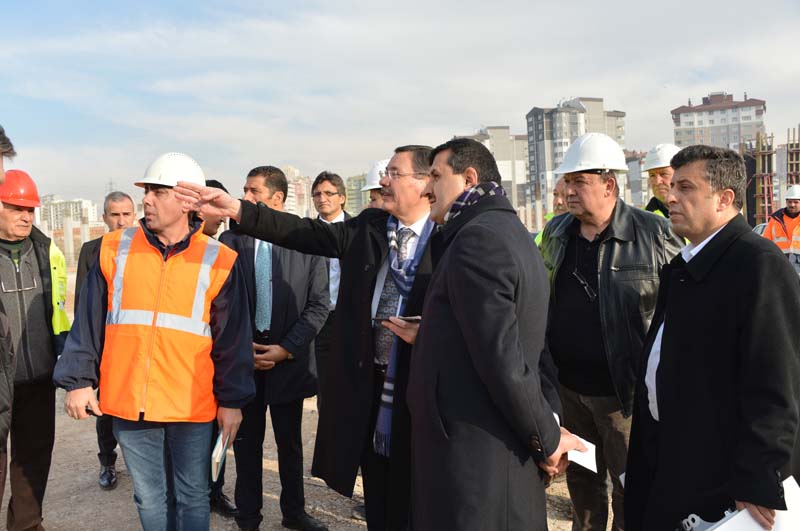 BAŞKAN GÖKÇEK, ERYAMAN STADI İNŞAATINI DENETLEDİ