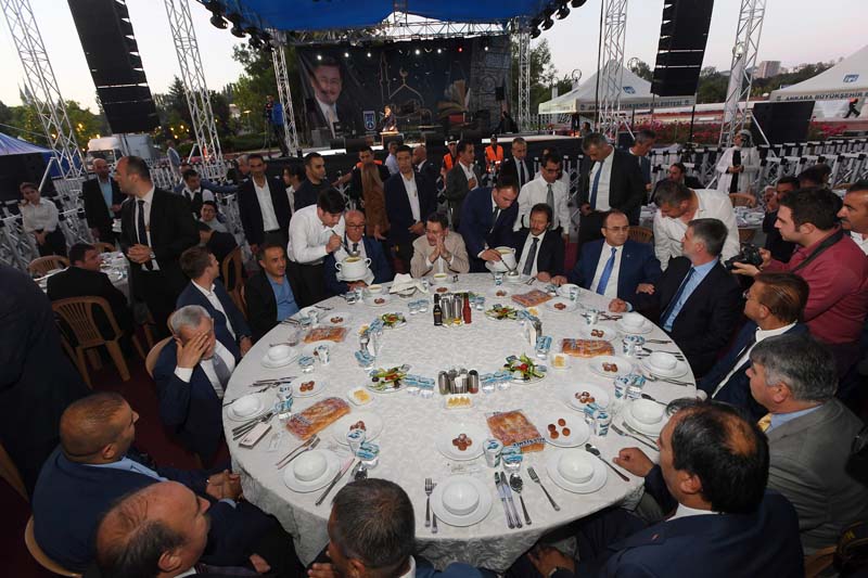 BAŞKAN GÖKÇEK, BAŞKENTLİ ŞOFÖR ESNAFIYLA İFTARDA BİRARAYA GELDİ
