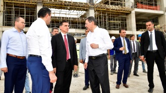 BAŞKAN GÖKÇEK İLE VALİ, ERYAMAN STADI İNŞAATINI GEZDİ