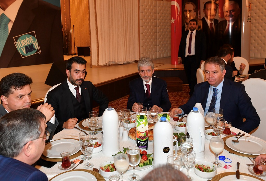 BAŞKAN TUNA, AK PARTİ ANKARA İL TEŞKİLATIYLA AYNI SOFRADA BULUŞTU