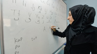 MÜLTECİ KADINLAR TÜRKÇE ÖĞRENİYOR