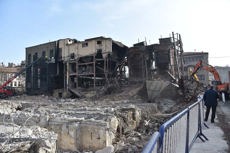 MALTEPE HAVAGAZI FABRİKASI YIKILIYOR