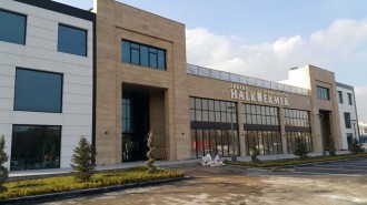 HALK EKMEK’İN EN BÜYÜK SATIŞ YERİ, FABRİKA ÖNÜNE