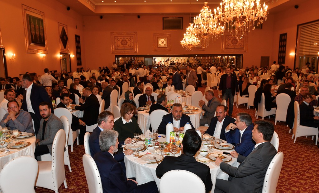 BAŞKAN TUNA, AK PARTİ ANKARA İL TEŞKİLATIYLA AYNI SOFRADA BULUŞTU