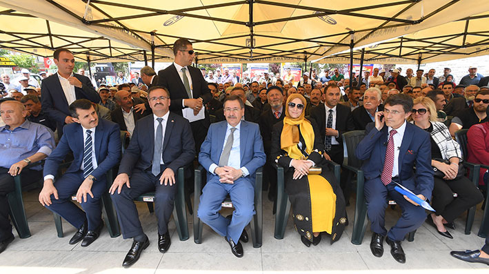 BAŞKAN GÖKÇEK'TEN KÖYLERE MALZEME DESTEĞİ