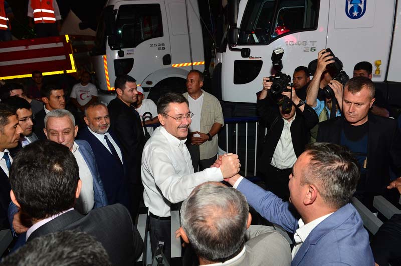 ONBİNLERCE BAŞKENTLİ'DEN, DEMOKRASİNÖBETİNE DEVAM