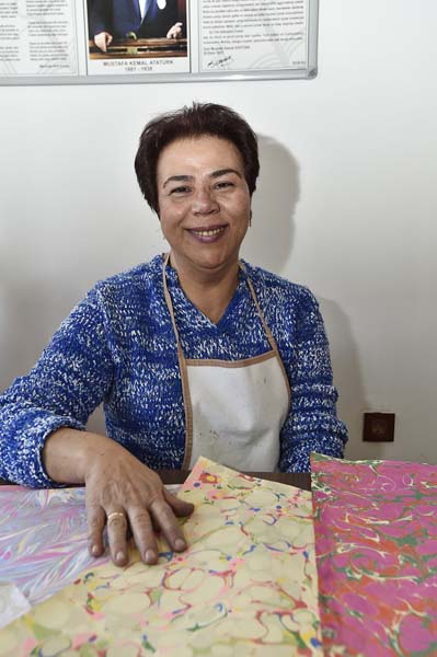SUYUN RENKLERLE DANSI; EBRU