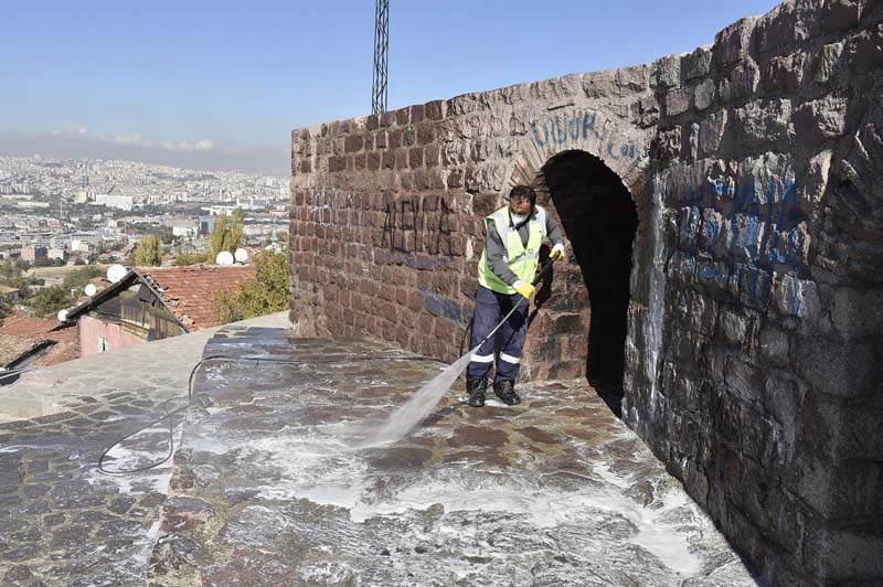 BÜYÜKŞEHİR’DEN KALE’DE TEMİZLİK