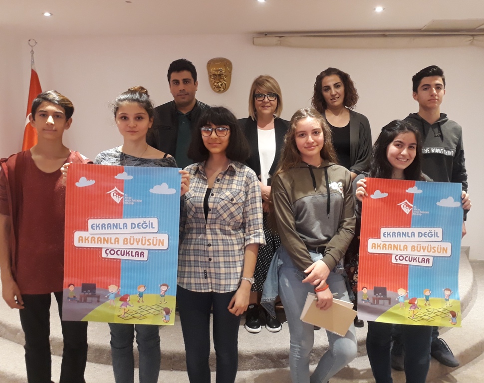 EKRANDAN DEĞİL, AKRANDAN ÖĞREN