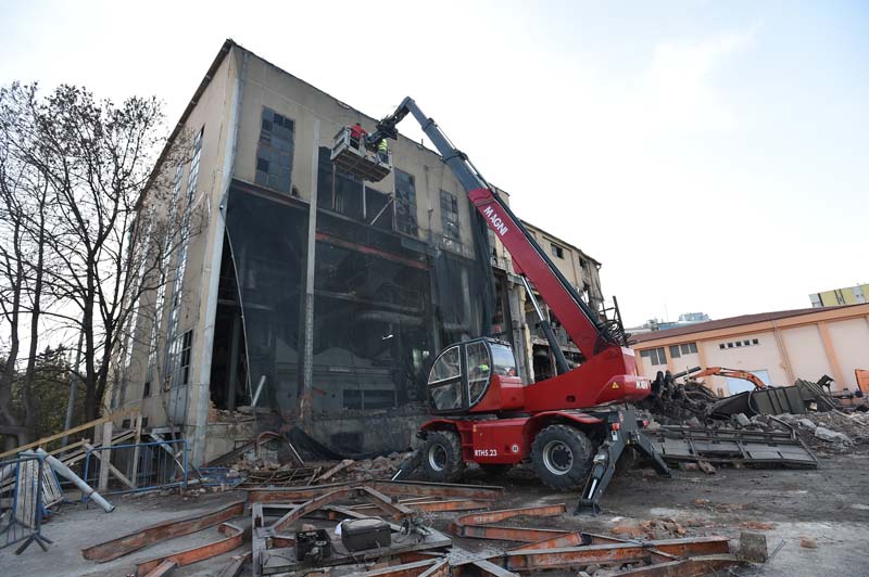 MALTEPE HAVAGAZI FABRİKASI YIKILIYOR