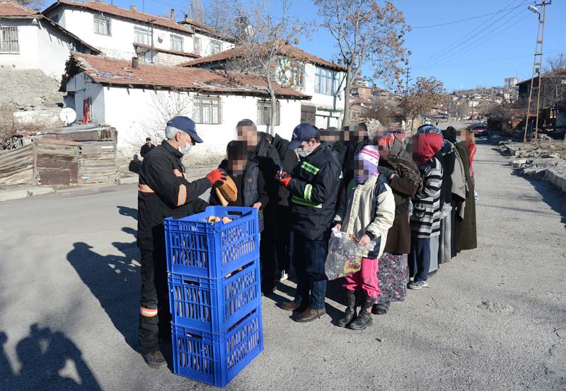 BÜYÜKŞEHİR’DEN İHTİYAÇ SAHİBİ AİLELERE EKMEK YARDIMI