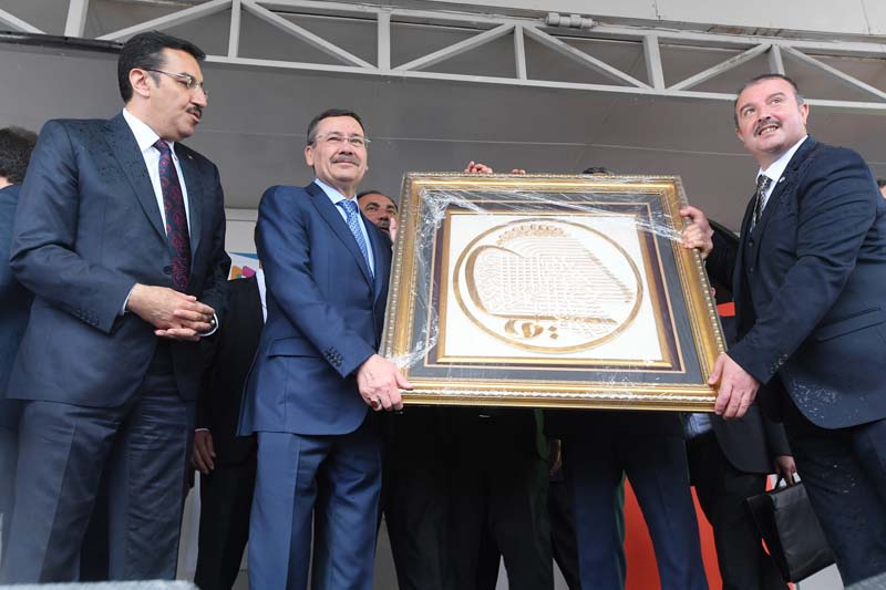 TÜRKİYE'NİN EN BÜYÜK MOBİLYA AVM'Sİ AÇILDI