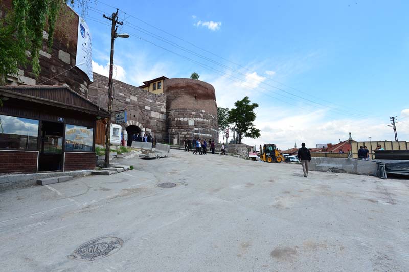 ANKARA KALESİ’NDE MEYDAN ÇALIŞMASI SÜRÜYOR