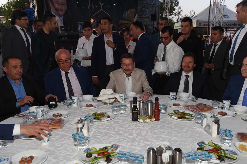BAŞKAN GÖKÇEK, BAŞKENTLİ ŞOFÖR ESNAFIYLA İFTARDA BİRARAYA GELDİ