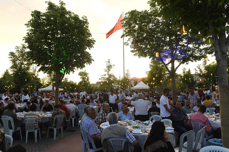 BAŞKAN GÖKÇEK, BAŞKENTLİ ŞOFÖR ESNAFIYLA İFTARDA BİRARAYA GELDİ
