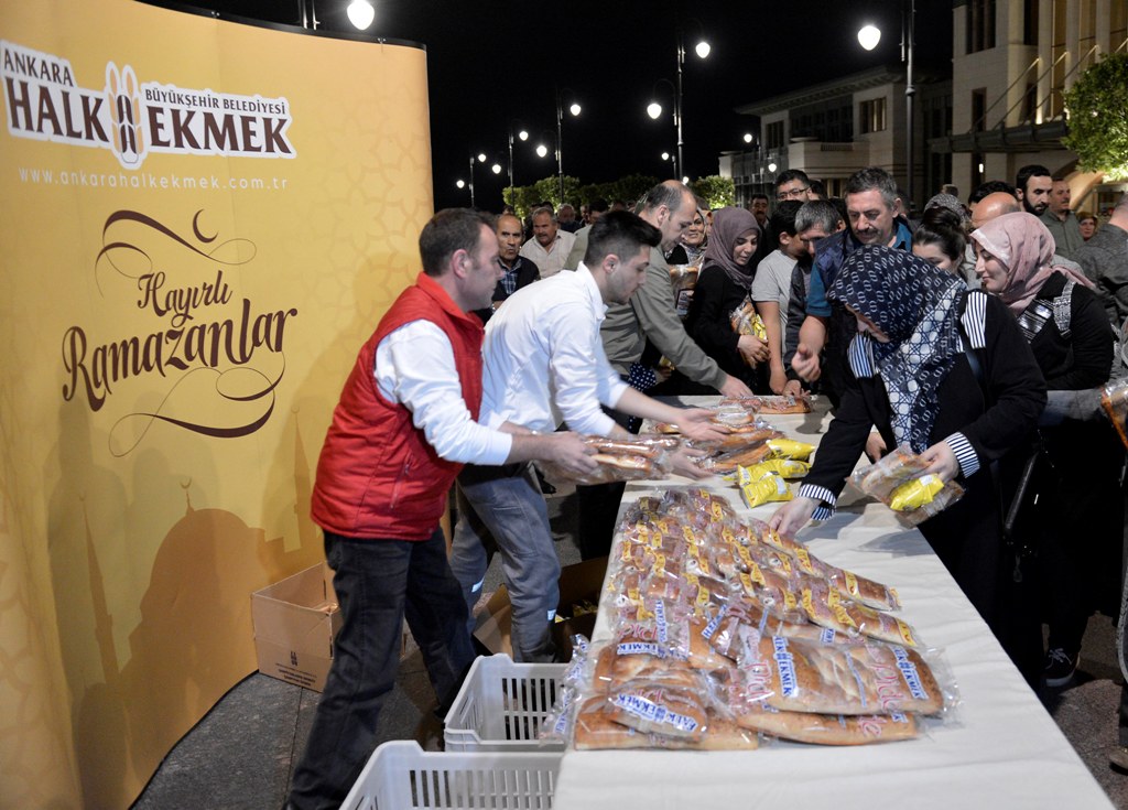 ¬HALK EKMEK’TEN TERAVİH İKRAMI