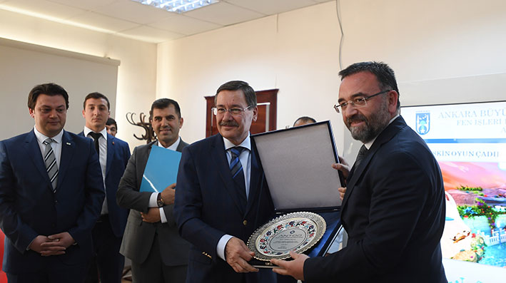 BAŞKAN GÖKÇEK, TURİZMCİLERE ANKAPARK'A GEZDİRDİ