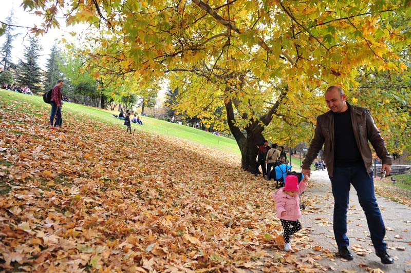 BAŞKENT PARKLARINDA GÜZ GÜZELLİĞİ