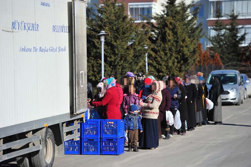 BÜYÜKŞEHİR’DEN İHTİYAÇ SAHİBİ AİLELERE EKMEK YARDIMI