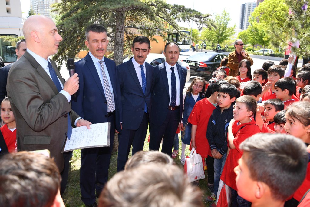 BÜYÜKŞEHİR’DEN “AĞAÇ DİKME ŞENLİĞİ”