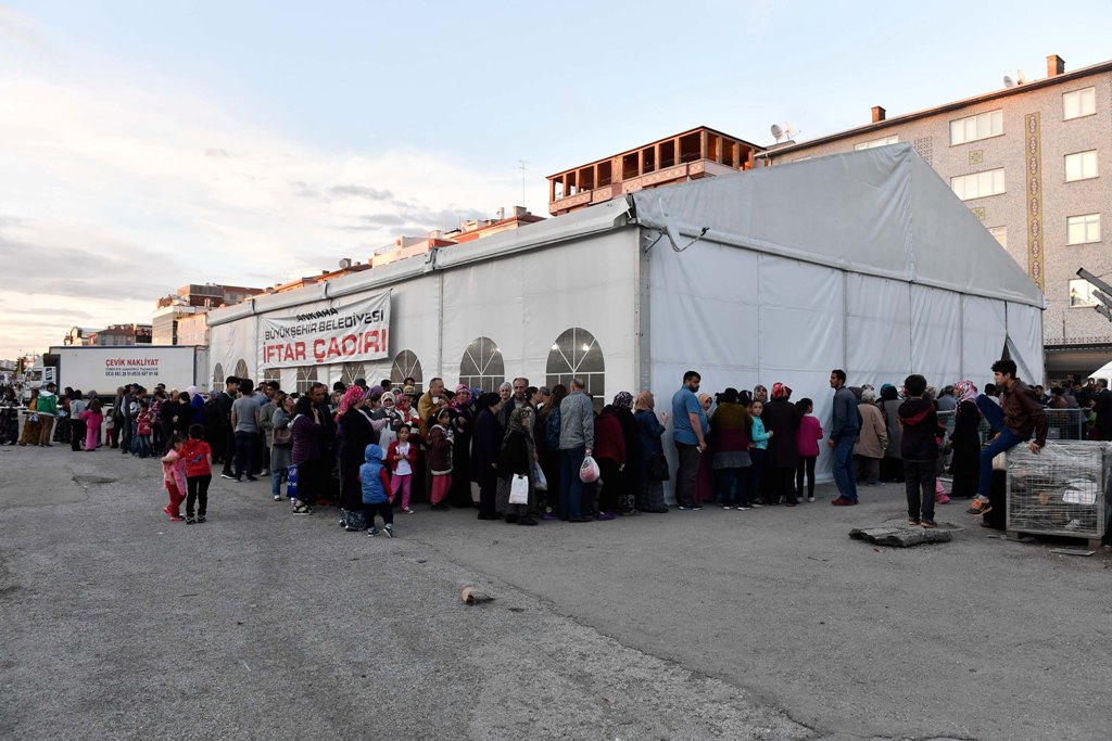 BAŞKENTLİLER, BÜYÜKŞEHİR’İN İFTAR SOFRALARINDA BULUŞACAK